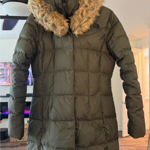 The North Face Dealio Down Parka Women's M Olive Puffer Coat w Faux Fur Hood